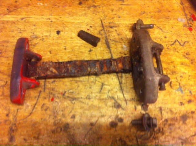 door retainer mechanism