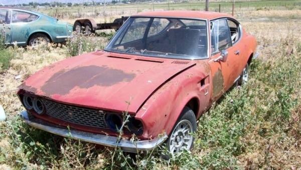 pretend-ferrari-1967-fiat-dino-coupe.jpg