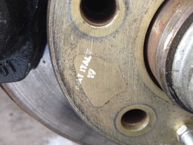 IMG_2878.jpg (434.83 KiB) Viewed 9765 times Brakes in gold anodized with "Fiat Italy" stamped on them. Black calipers.